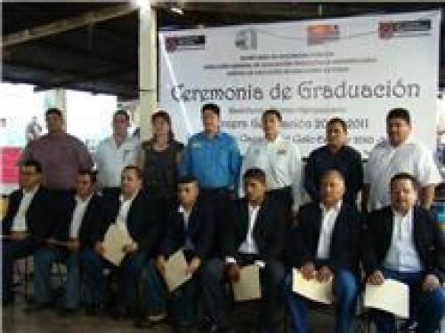Internos del Cedes reciben constancia de bachillerato